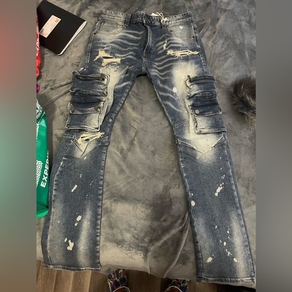 NWT MENS CARGO JEANS size 34 but run as a 32
